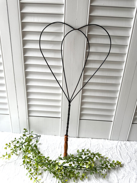 Vintage Style Heart Rug Beater